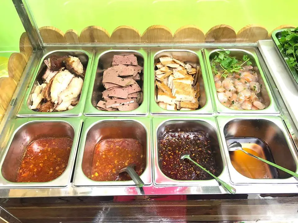 B&aacute;nh m&igrave; bột lọc Quảng B&igrave;nh n&oacute;ng hổi với phần nh&acirc;n kh&ocirc;ng thể ngon hơn 5