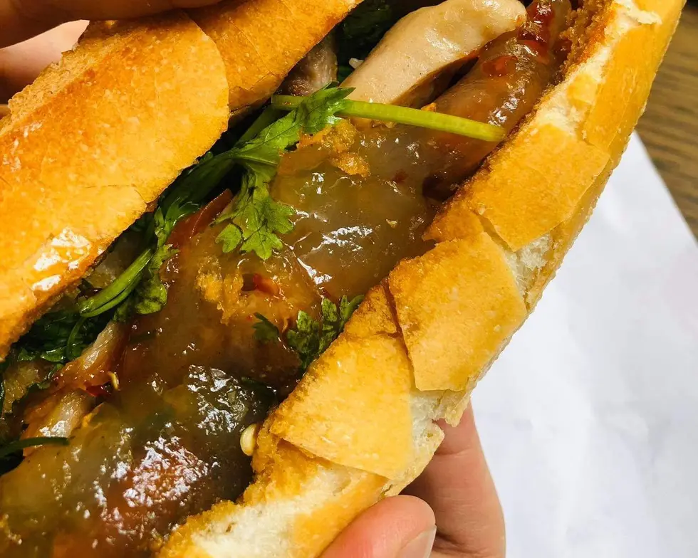 B&aacute;nh m&igrave; bột lọc Quảng B&igrave;nh n&oacute;ng hổi với phần nh&acirc;n kh&ocirc;ng thể ngon hơn 2