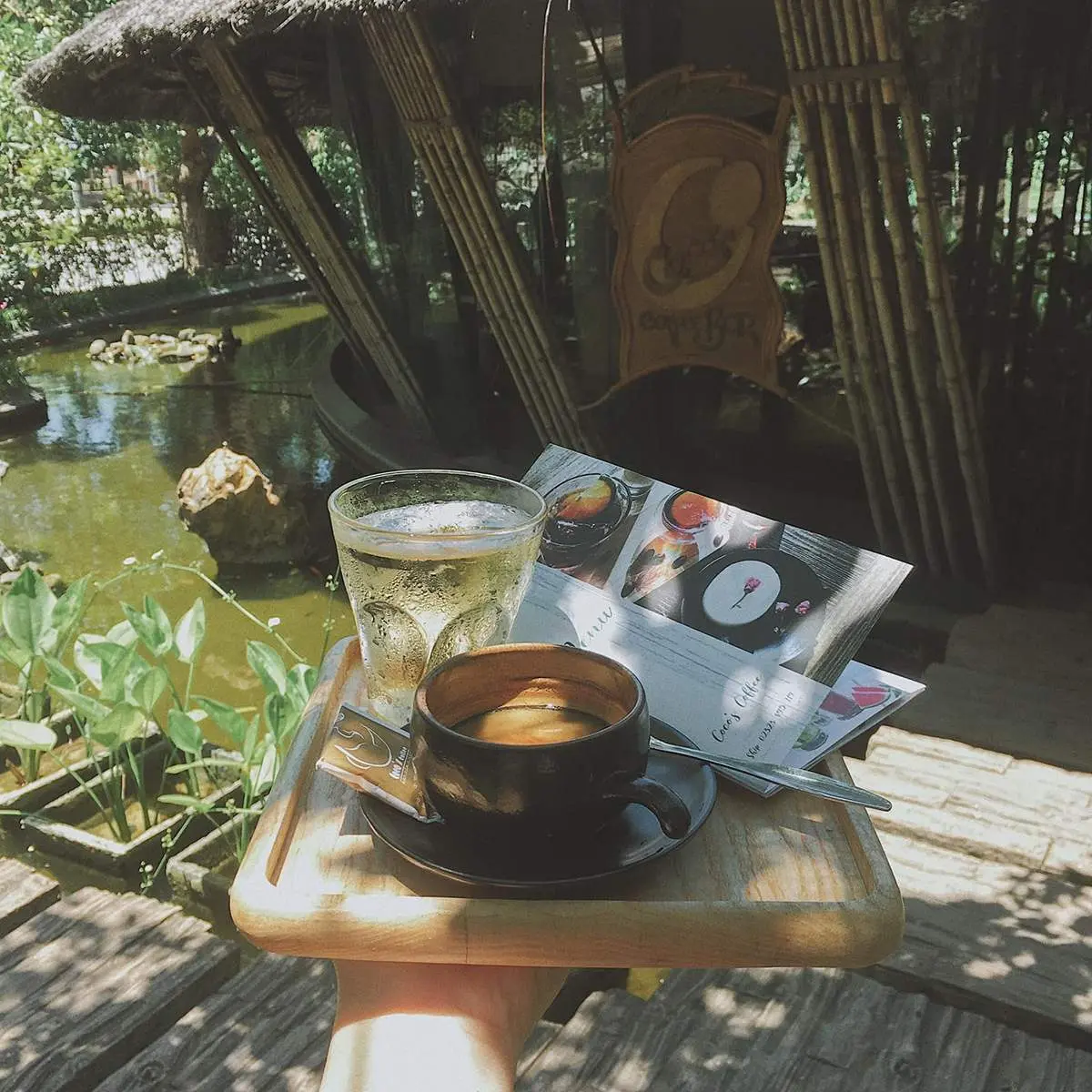 Coco&rsquo;s coffee Quảng B&igrave;nh v&agrave; kh&ocirc;ng gian s&acirc;n vườn độc đ&aacute;o 5