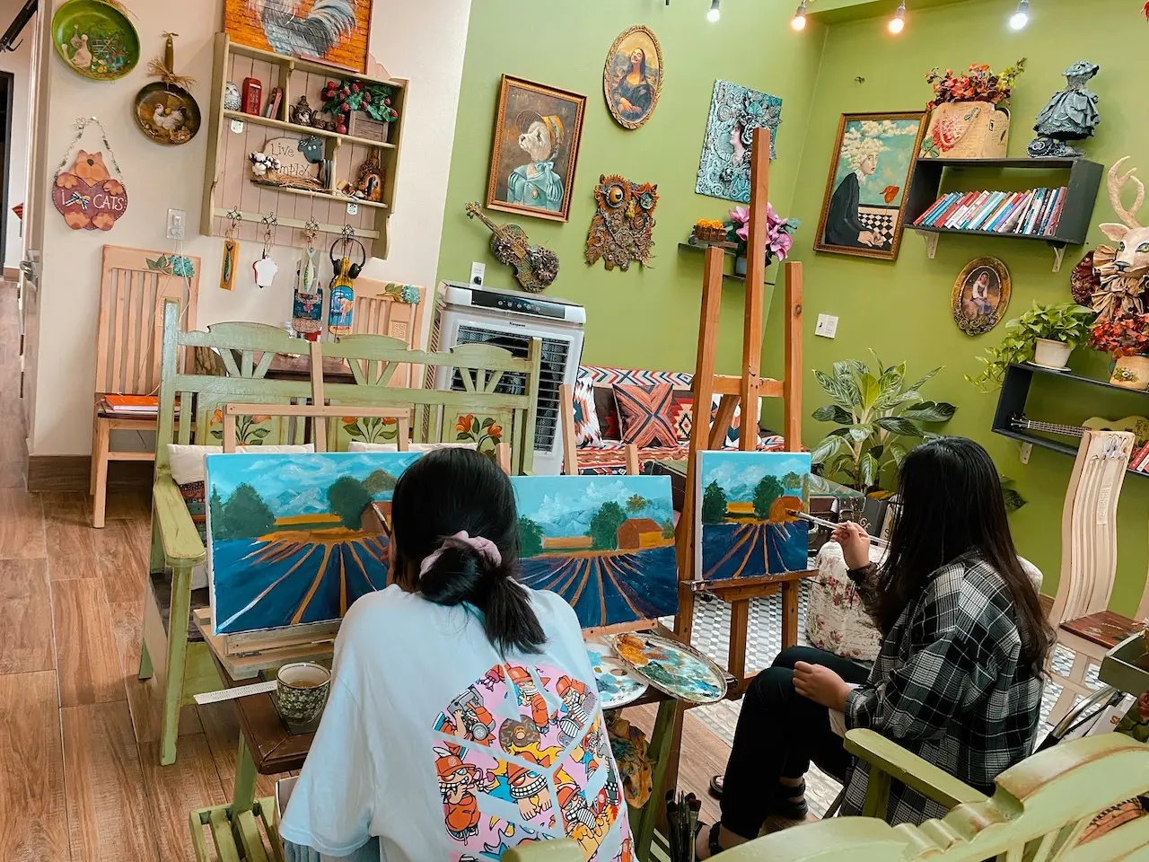 Craft Coffee House Quảng B&igrave;nh nổi bật với thiết kế ma mị, huyền b&iacute; 24