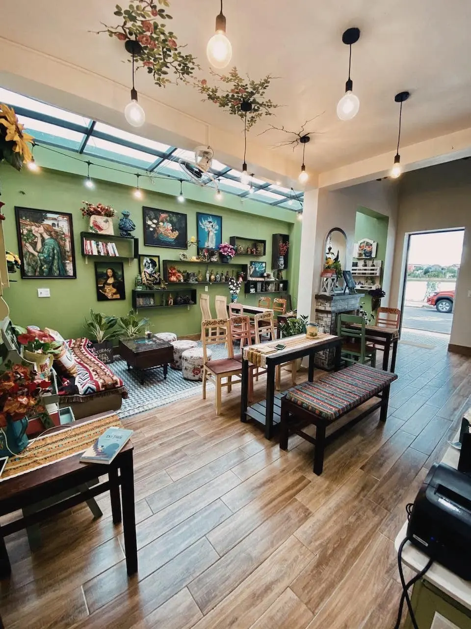 Craft Coffee House Quảng B&igrave;nh nổi bật với thiết kế ma mị, huyền b&iacute; 22