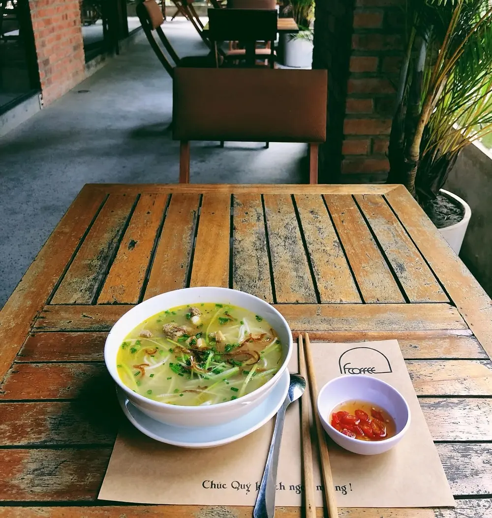 Đến F coffee Quảng B&igrave;nh ch&igrave;m đắm v&agrave;o kh&ocirc;ng gian c&agrave; ph&ecirc; l&atilde;ng mạn 11