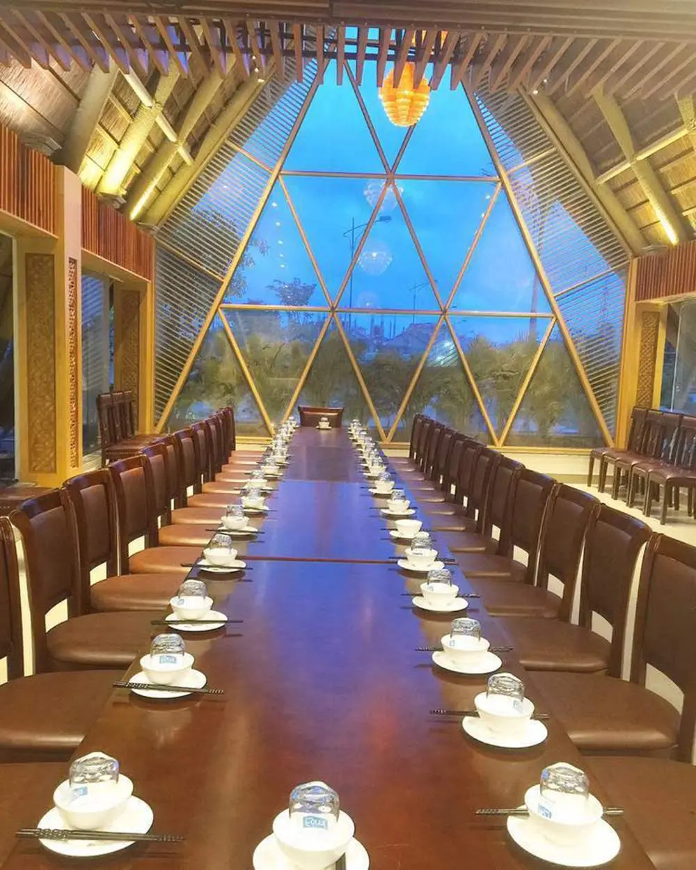 Gh&eacute; Kim Tuyến Restaurant tận hưởng kh&ocirc;ng gian ẩm thực sang trọng, tinh tế 3