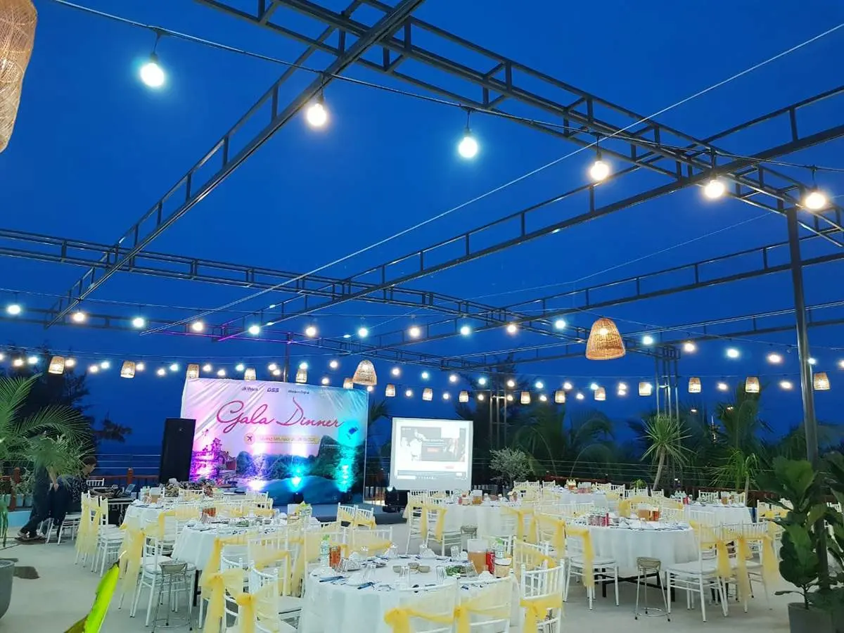 Gh&eacute; Nh&agrave; h&agrave;ng L&aacute; Cọ Flamingo Beach Quảng B&igrave;nh thưởng thức hải sản tươi ngon 6