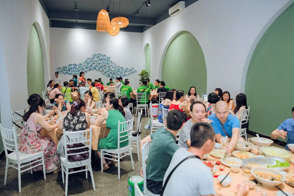 Gh&eacute; Nh&agrave; h&agrave;ng L&aacute; Cọ Flamingo Beach Quảng B&igrave;nh thưởng thức hải sản tươi ngon 5