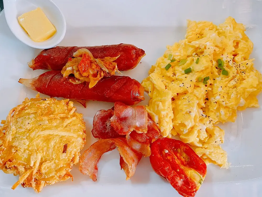 Ghé thăm The Villas Restaurant Quảng Bình cùng hội bạn thân 10