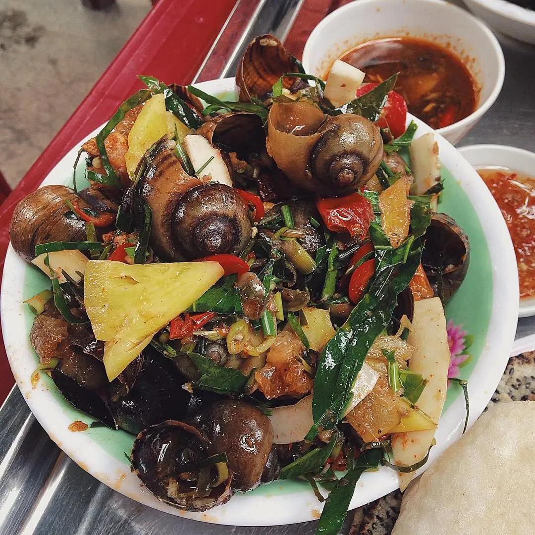 Ốc chi&ecirc;n Quảng B&igrave;nh, tưởng lạ m&agrave; lại quen 2