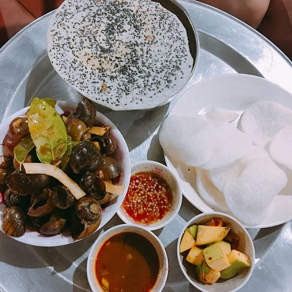 Ốc chi&ecirc;n Quảng B&igrave;nh, tưởng lạ m&agrave; lại quen 4