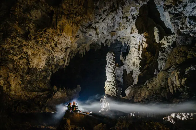 Hang động T&uacute; L&agrave;n: Ti&ecirc;n cảnh s&acirc;u thẳm trong l&ograve;ng n&uacute;i đ&aacute; 7