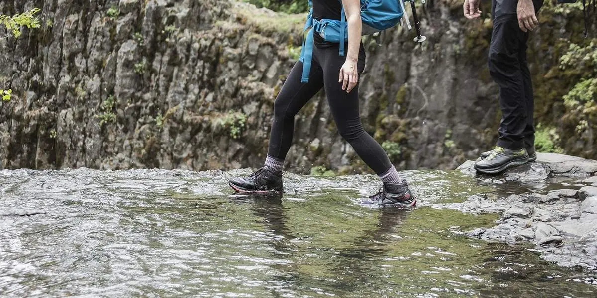 Kinh nghiệm chọn gi&agrave;y trekking Quảng B&igrave;nh sao cho ph&ugrave; hợp 3