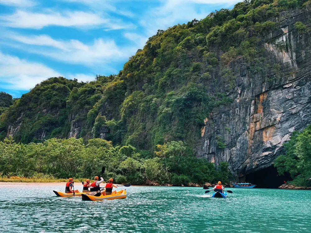 Kinh nghiệm kh&aacute;m ph&aacute; động Phong Nha Quảng B&igrave;nh chi tiết 2