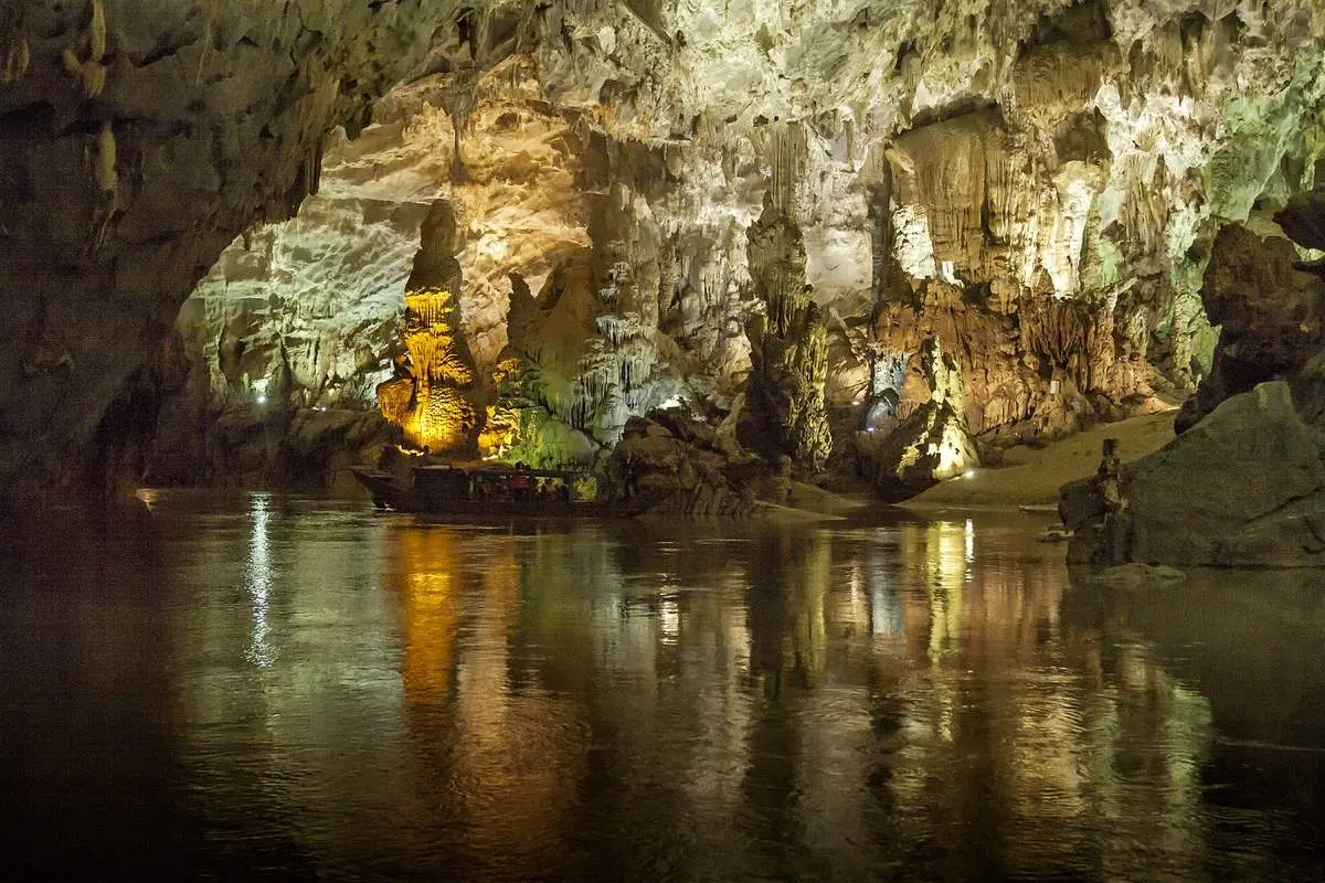 Kinh nghiệm kh&aacute;m ph&aacute; động Phong Nha Quảng B&igrave;nh chi tiết 3