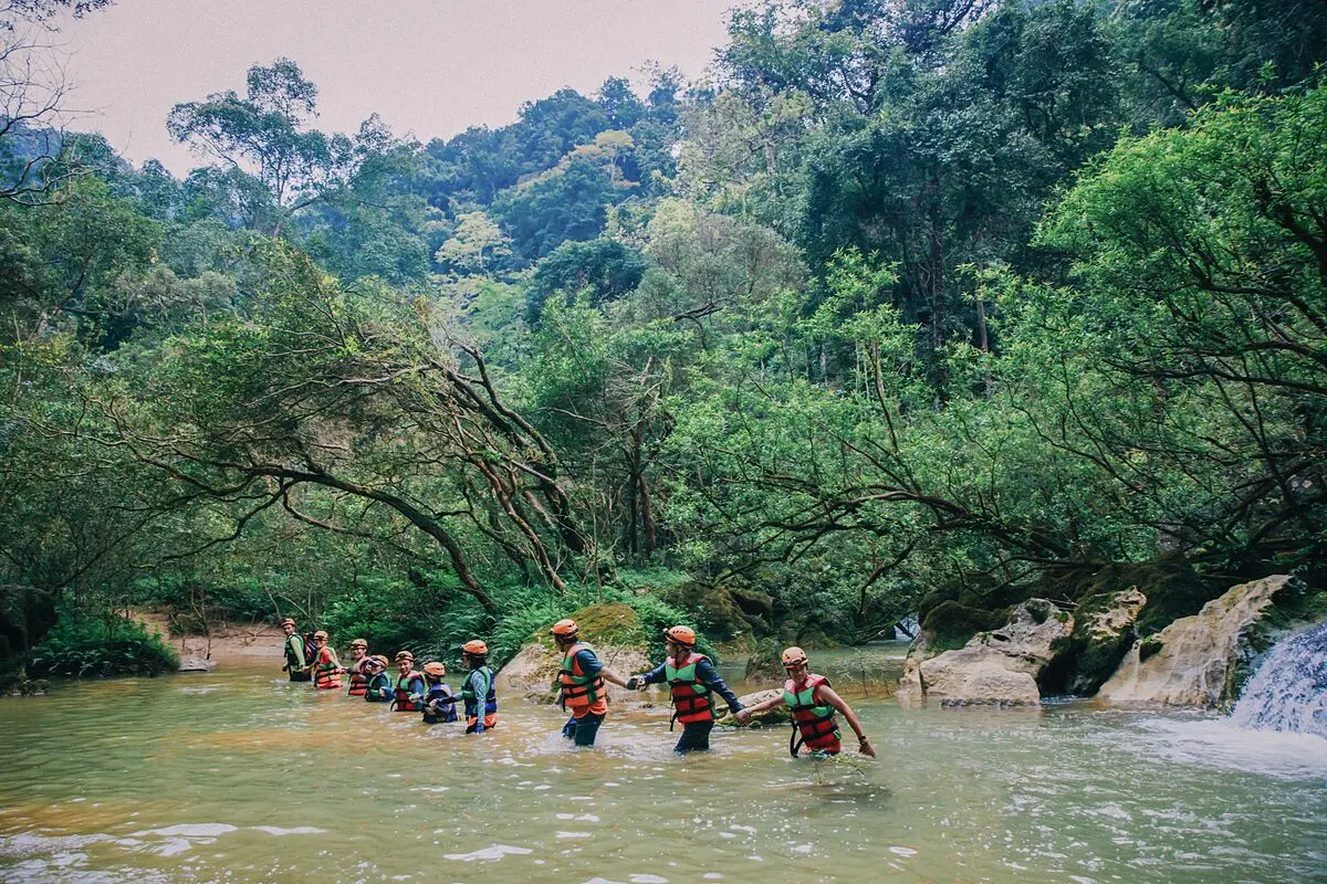 Kinh nghiệm trekking hang Giếng Voọc Quảng B&igrave;nh chỉ 1 ng&agrave;y 4