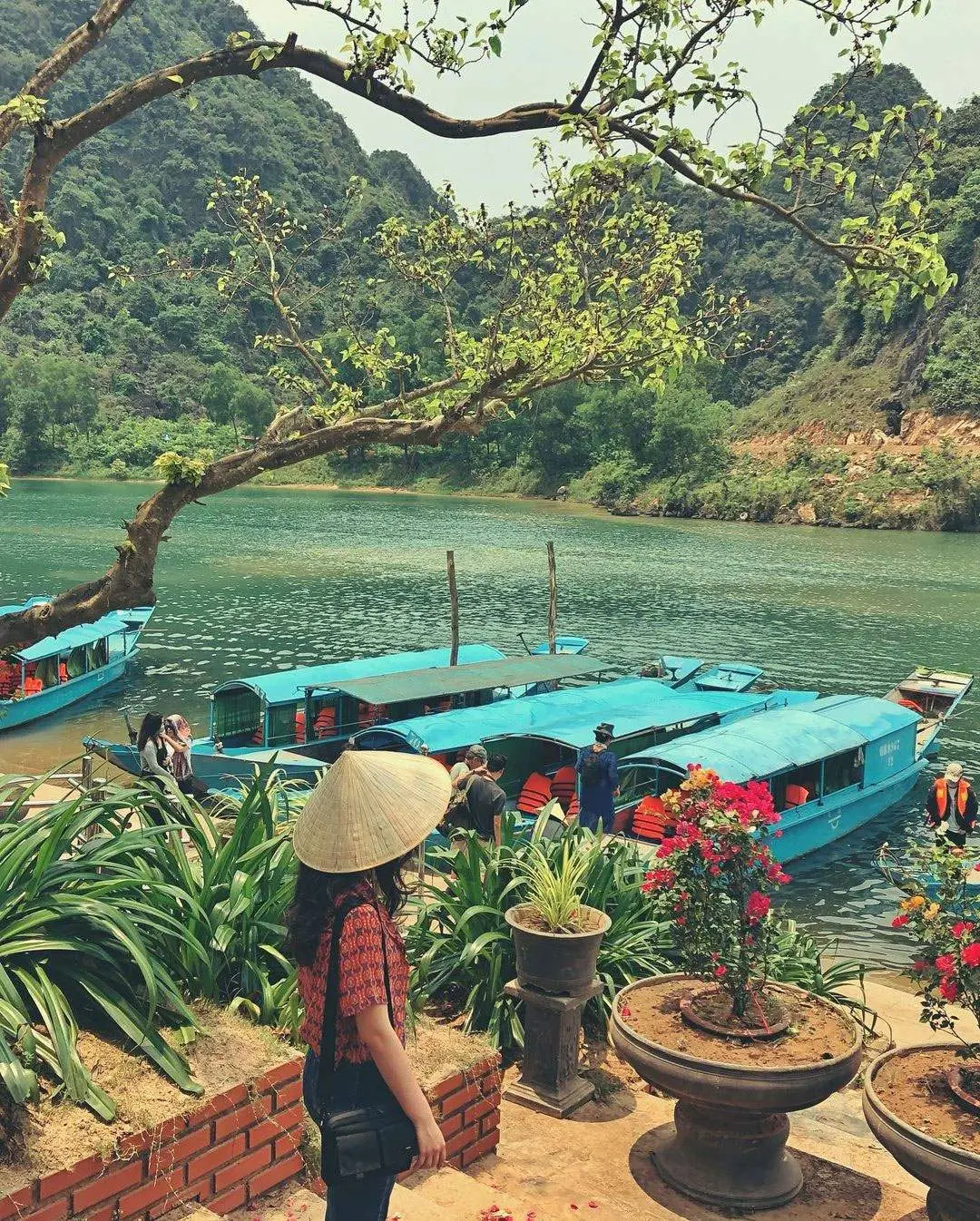 Mặc g&igrave; khi đi Phong Nha Kẻ B&agrave;ng, bật m&iacute; tips phối đồ cực chất 9