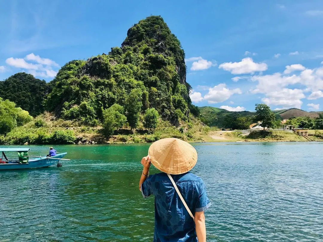 Mặc g&igrave; khi đi Phong Nha Kẻ B&agrave;ng, bật m&iacute; tips phối đồ cực chất 7