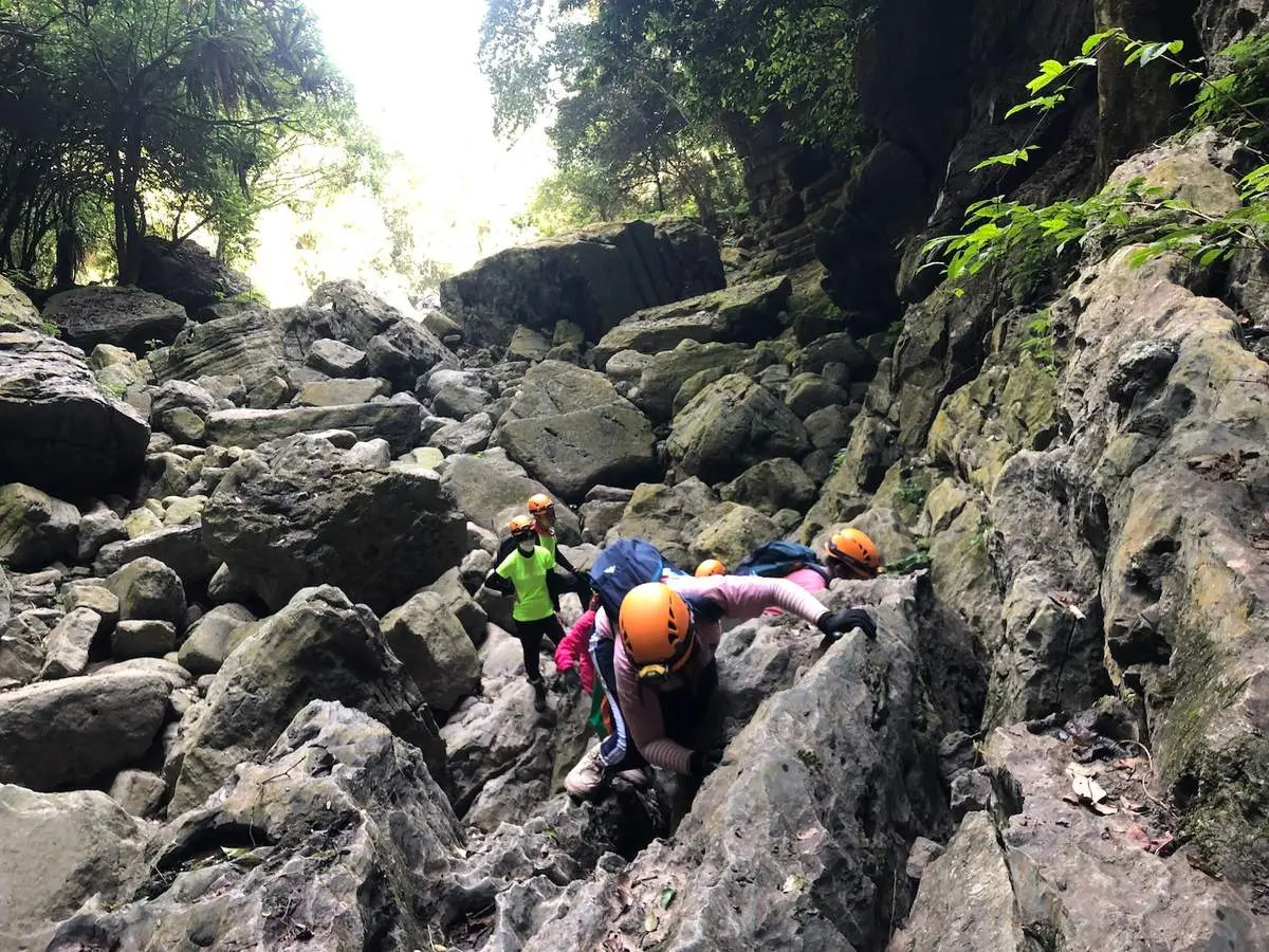 Xem ngay kinh nghiệm trekking Quảng B&igrave;nh d&agrave;i ng&agrave;y nhưng vẫn khoẻ re 12
