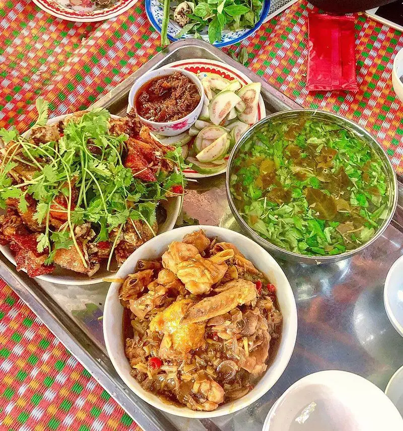 Ăn g&igrave; ở Quy Nhơn v&agrave; top 18 m&oacute;n ăn hấp dẫn bạn phải thử 10