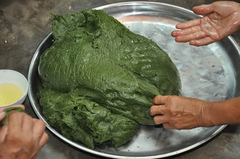 Thưởng thức b&aacute;nh &iacute;t l&aacute; gai B&igrave;nh Định với c&ocirc;ng thức 3 bước đơn giản 4