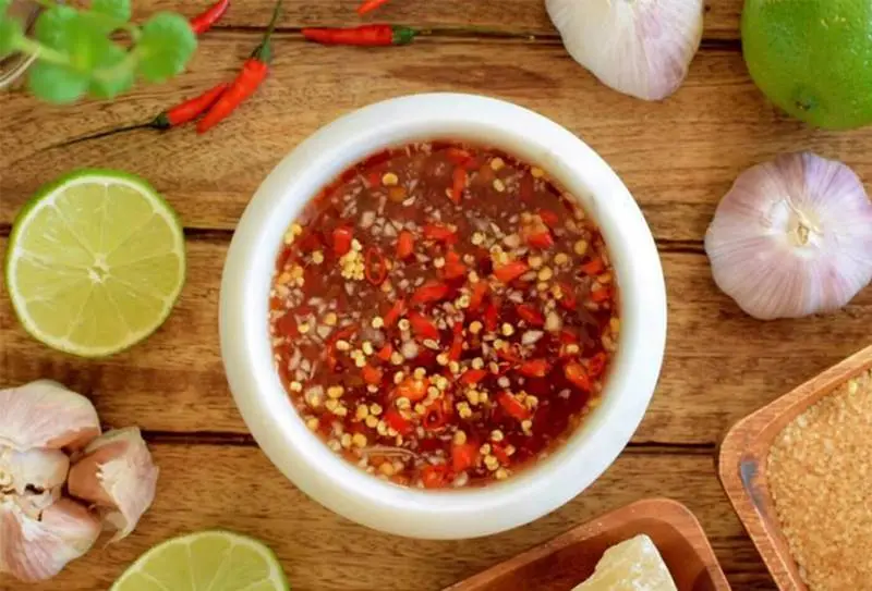 Thưởng thức m&oacute;n chả ram t&ocirc;m đất B&igrave;nh Định trứ danh đất v&otilde; 7
