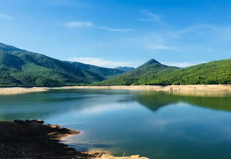 Kh&aacute;m ph&aacute; hồ Mỹ B&igrave;nh: Vẻ đẹp 'n&agrave;ng thơ' giữa l&ograve;ng B&igrave;nh Định 2
