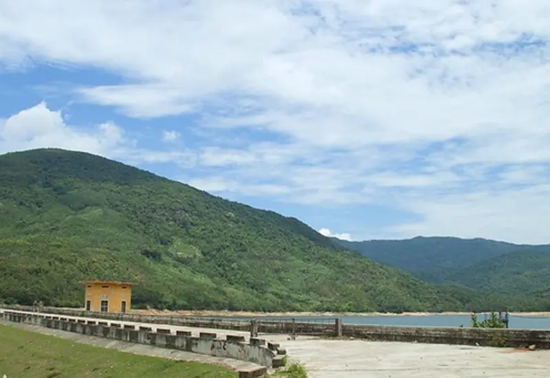 Kh&aacute;m ph&aacute; hồ Mỹ B&igrave;nh: Vẻ đẹp 'n&agrave;ng thơ' giữa l&ograve;ng B&igrave;nh Định 4