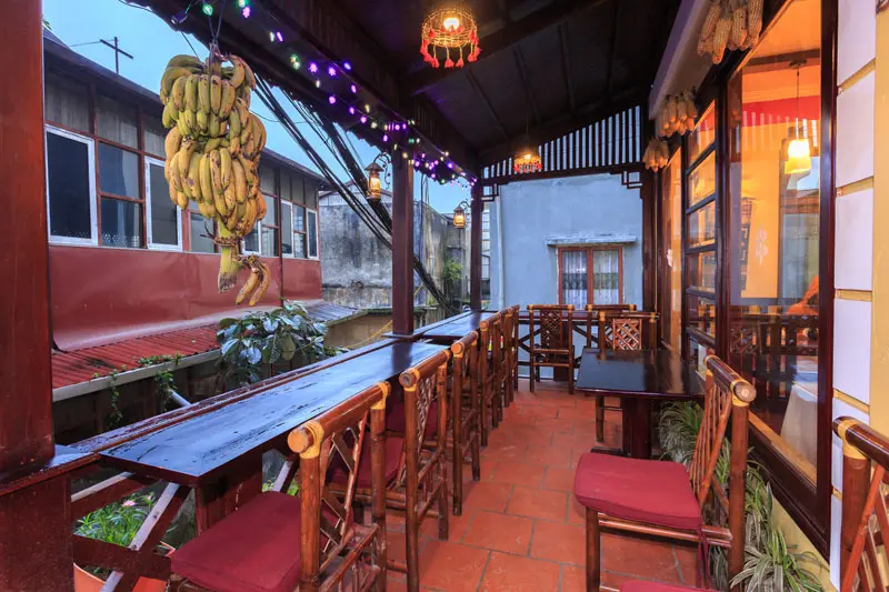 Anise Sapa Restaurant - Nh&agrave; h&agrave;ng kiểu &Acirc;u thơ mộng, ăn l&agrave; m&ecirc; ngay giữa l&ograve;ng Sapa 10
