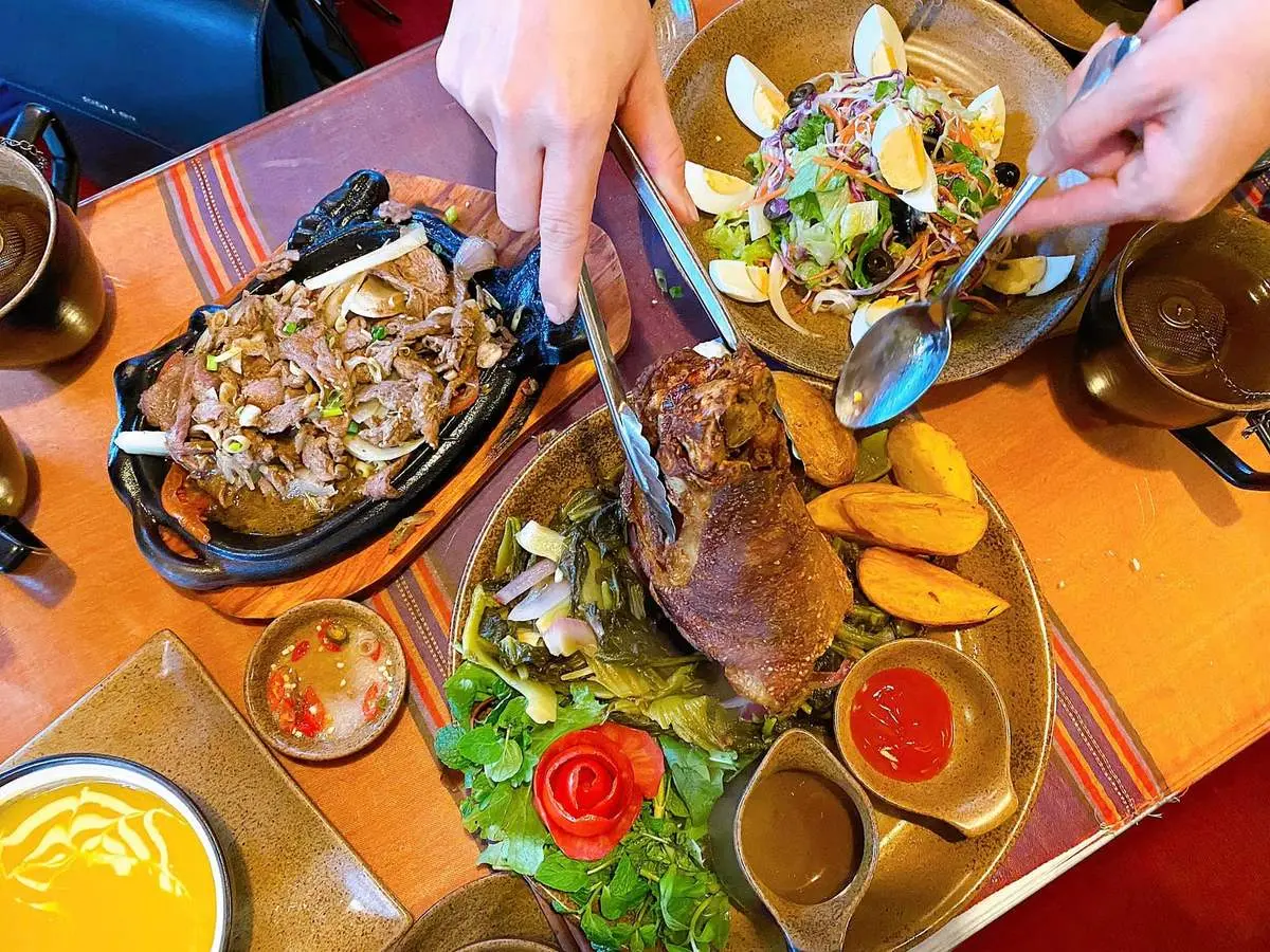 Anise Sapa Restaurant - Nh&agrave; h&agrave;ng kiểu &Acirc;u thơ mộng, ăn l&agrave; m&ecirc; ngay giữa l&ograve;ng Sapa 31