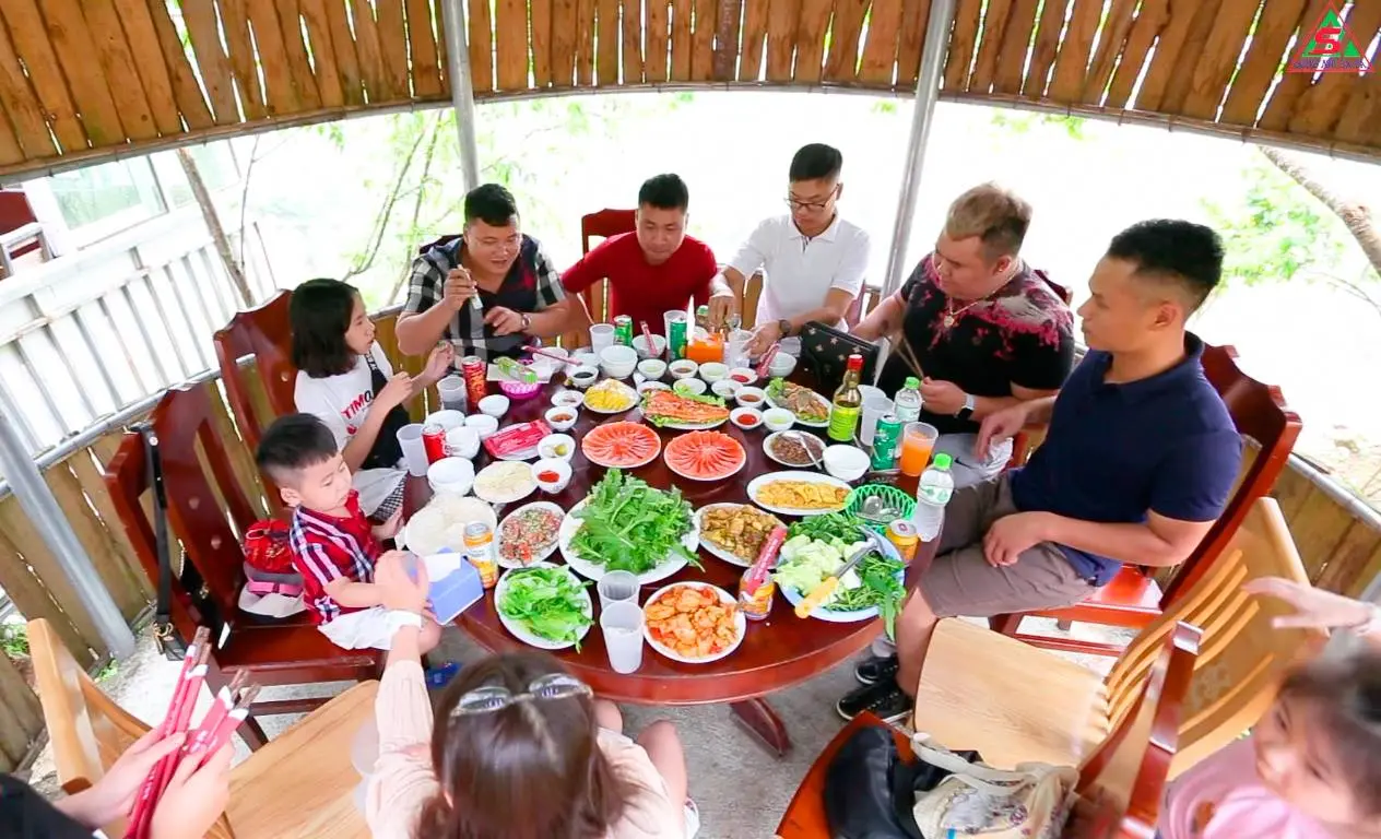 Nh&agrave; h&agrave;ng Song Nhi Sapa - Ng&acirc;y ngất với những m&oacute;n ăn từ c&aacute; hồi v&ocirc; c&ugrave;ng tươi ngon tại v&ugrave;ng T&acirc;y Bắc 15
