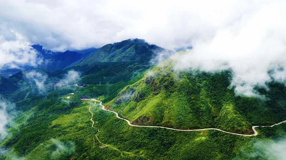 9x Đặng Thùy Linh cùng ngày nắng chói chang trên đèo Ô Quy Hồ 6