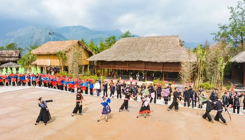 Bản M&acirc;y mang đậm hồn T&acirc;y Bắc dưới ch&acirc;n Fansipan 2