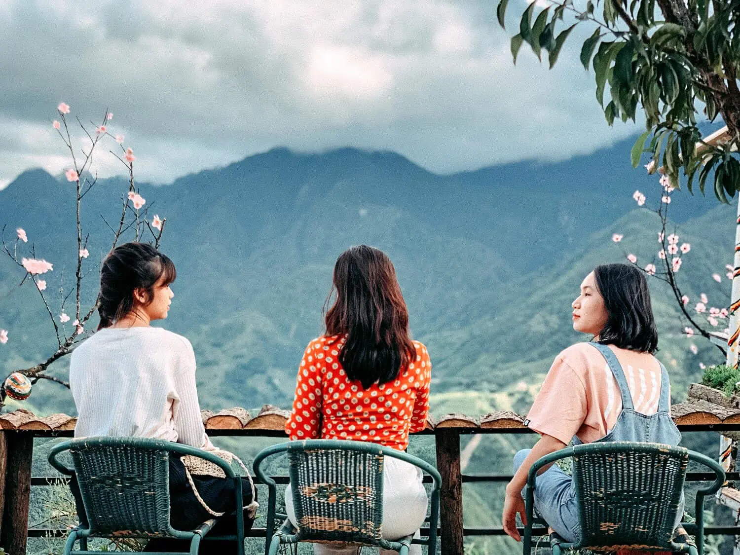 C&ugrave;ng hội bạn th&acirc;n Review Sapa v&agrave; lưu giữ thanh xu&acirc;n qua từng bức ảnh 7