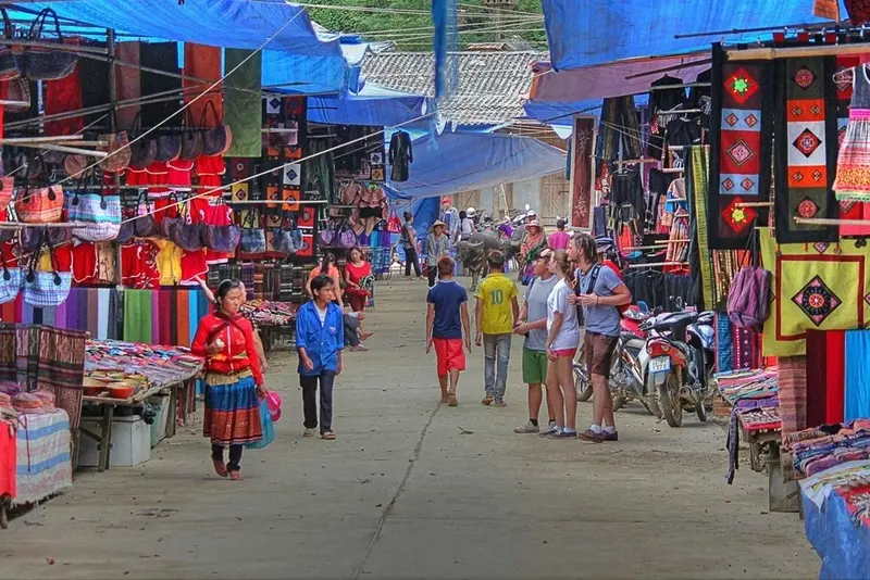 Trải nghiệm chợ phi&ecirc;n Sapa đầy sắc m&agrave;u v&agrave; hương vị 3