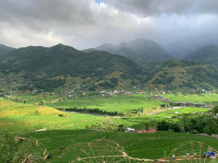 Vi vu kh&aacute;m ph&aacute; Sapa tr&aacute;nh c&aacute;i n&oacute;ng những ng&agrave;y cuối hạ 12