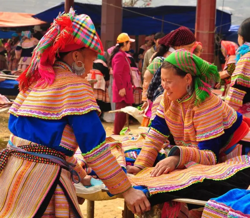 Trải nghiệm chợ phiên Sapa đầy sắc màu và hương vị