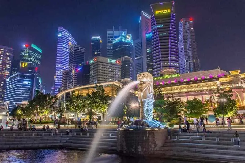Merlion Park, c&ocirc;ng tr&igrave;nh biểu tượng cho thời kỳ thịnh vượng tại Singapore 3