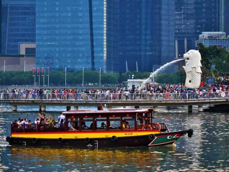 Merlion Park, c&ocirc;ng tr&igrave;nh biểu tượng cho thời kỳ thịnh vượng tại Singapore 10
