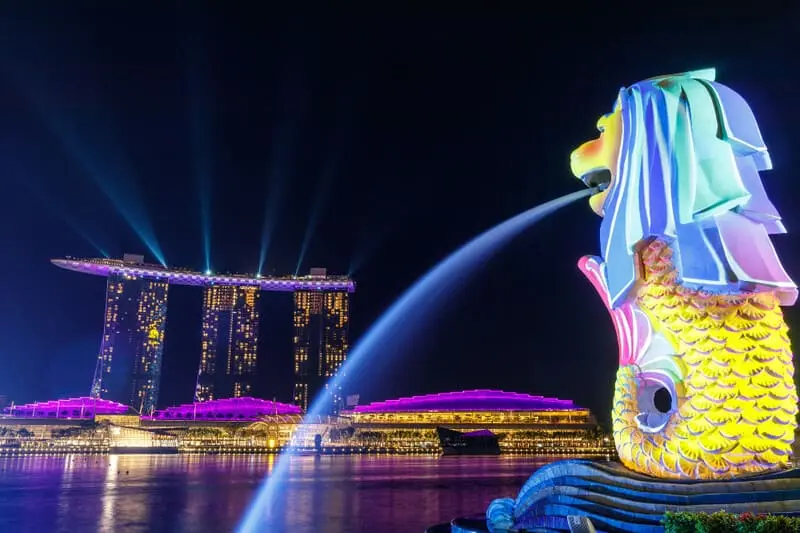 Merlion Park, c&ocirc;ng tr&igrave;nh biểu tượng cho thời kỳ thịnh vượng tại Singapore 11
