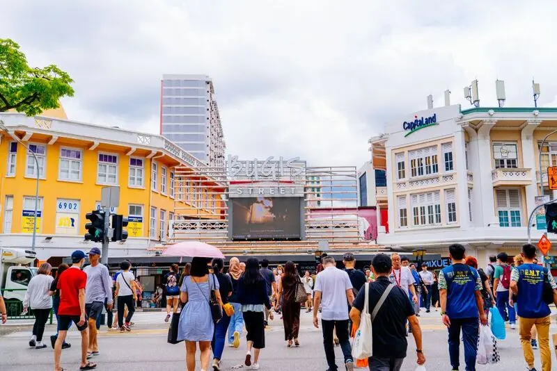 Thưởng ngoạn Bugis Street, thi&ecirc;n đường mua sắm tại Singapore 3
