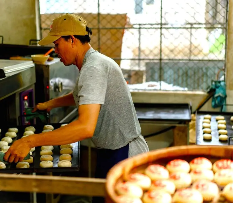 B&aacute;nh p&iacute;a S&oacute;c Trăng: Đặc sản miền T&acirc;y g&oacute;i trọn tinh hoa văn h&oacute;a 6
