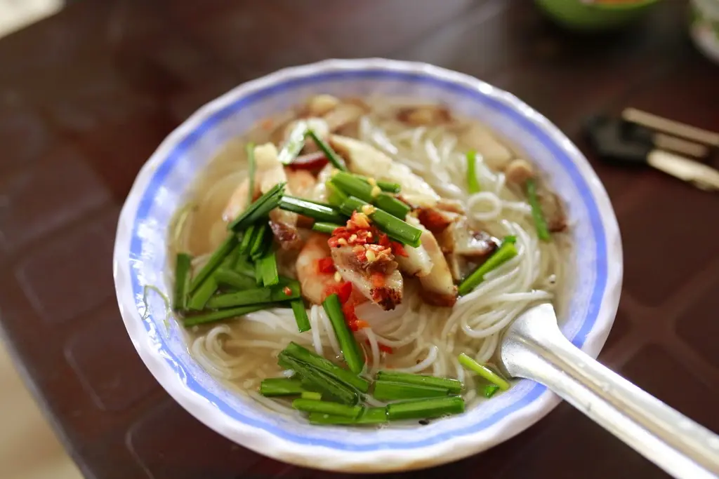 Gh&eacute; B&uacute;n nước l&egrave;o C&acirc;y nh&atilde;n trải nghiệm m&oacute;n ngon đặc sản S&oacute;c Trăng 2