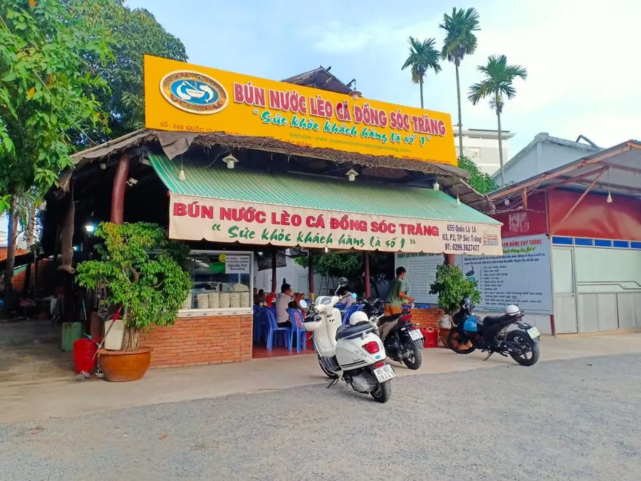 Qu&aacute;n B&uacute;n Nước L&egrave;o C&aacute; Đồng S&oacute;c Trăng đ&atilde; ăn một lần l&agrave; chỉ c&oacute; ghiền 4