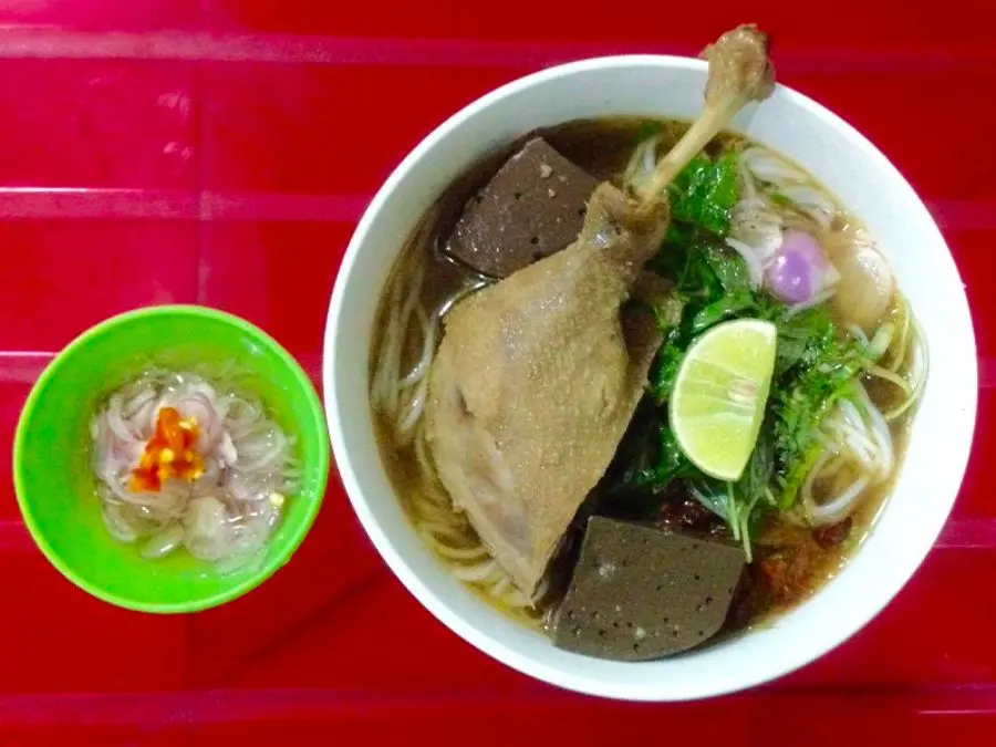 Thử b&uacute;n vịt nấu ti&ecirc;u S&oacute;c Trăng để biết thế n&agrave;o l&agrave; mỹ vị trần gian 7