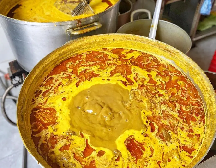 Thưởng thức m&oacute;n C&agrave; ri g&agrave; B&agrave; Ke l&acirc;u đời tại S&oacute;c Trăng 3