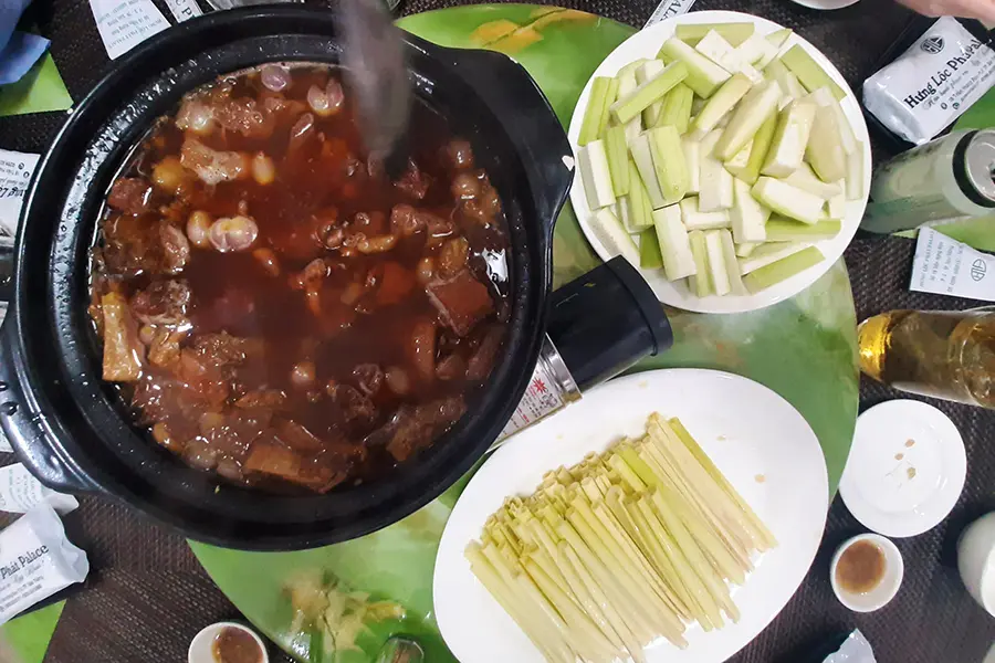 Thưởng thức thịt tr&acirc;u kho tương S&oacute;c Trăng nức tiếng gần xa 5