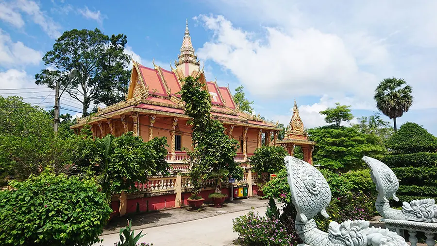 Hành trình review Chùa Bôtum Vong Sa Som Rong cùng cô nàng xinh đẹp 3