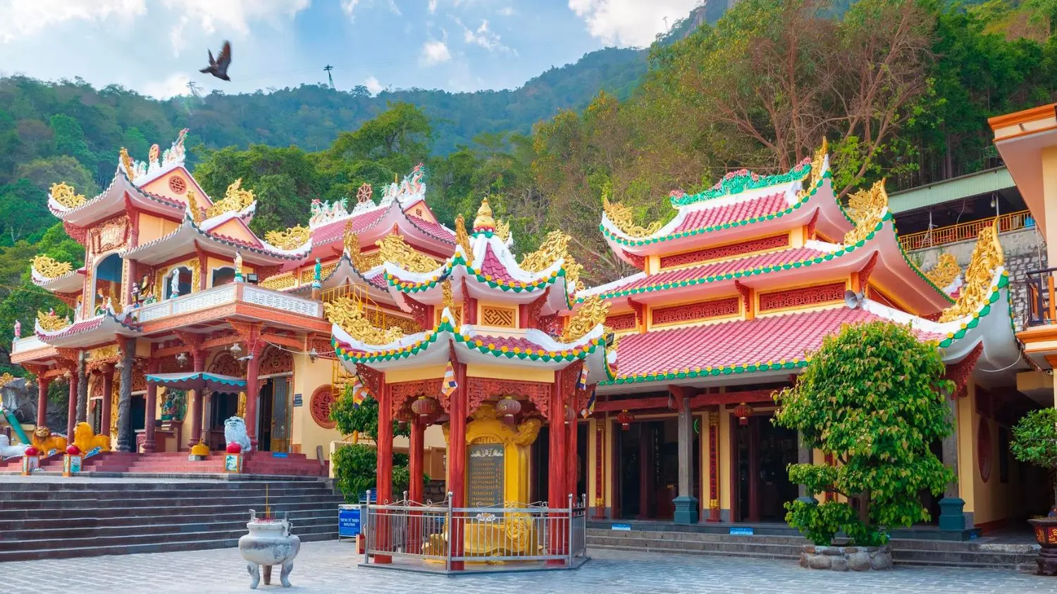 Chùa Linh Sơn Tiên Thạch Tự (chùa Bà), danh lam cổ tự 'vùng đất thánh'