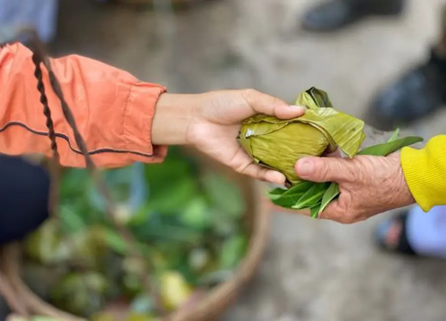 Chợ l&aacute; T&acirc;y Ninh v&agrave; phong c&aacute;ch mua b&aacute;n v&ocirc; c&ugrave;ng độc đ&aacute;o 2