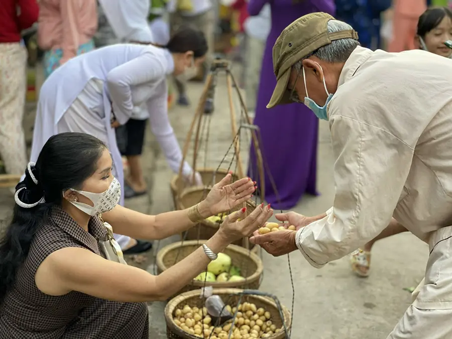 Chợ l&aacute; T&acirc;y Ninh v&agrave; phong c&aacute;ch mua b&aacute;n v&ocirc; c&ugrave;ng độc đ&aacute;o 3