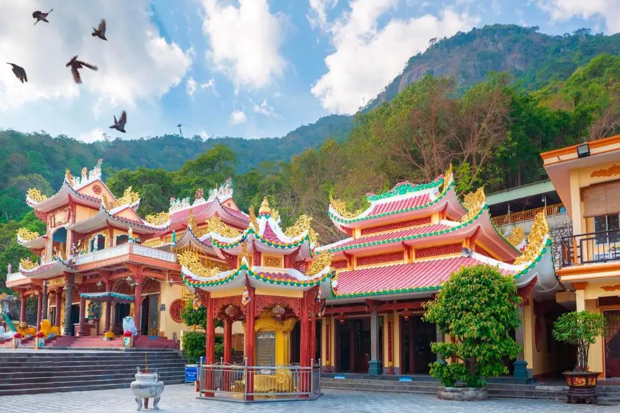 Ch&ugrave;a Linh Sơn Ti&ecirc;n Thạch Tự (ch&ugrave;a B&agrave;), danh lam cổ tự 'v&ugrave;ng đất th&aacute;nh' 2