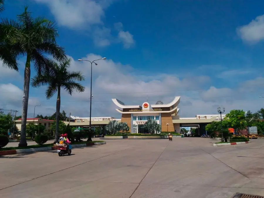 Gh&eacute; Cửa khẩu Mộc B&agrave;i T&acirc;y Ninh đổi gi&oacute;, sao lại kh&ocirc;ng bạn ơi 2
